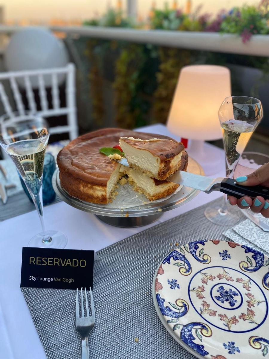 Comida en o cerca de este hotel