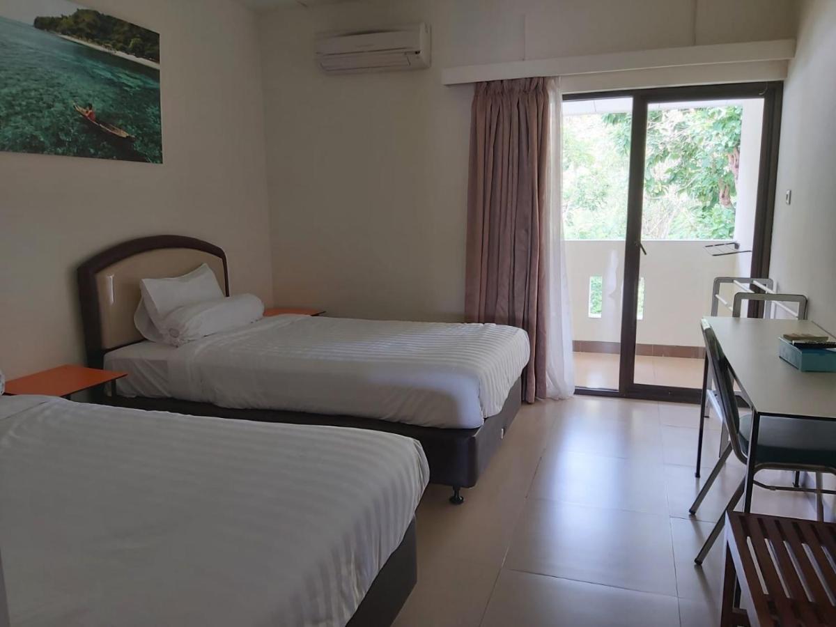 Hotel Larensia - Housity