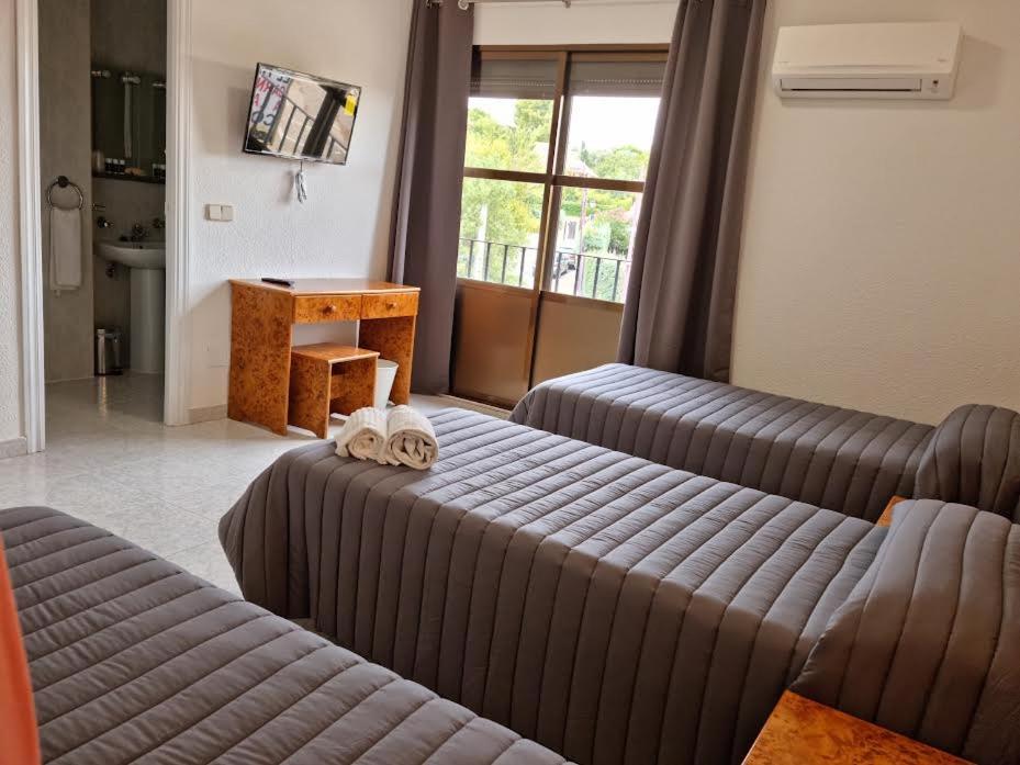 Hostal La Reserva - Housity