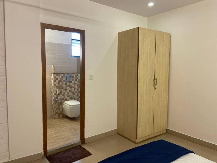 Brown cozy nook-classy 1 BHK in the heart of Mysuru - Housity