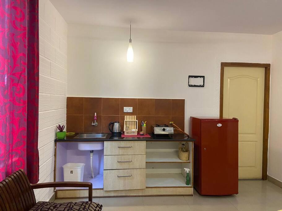 Brown cozy nook-classy 1 BHK in the heart of Mysuru - Housity