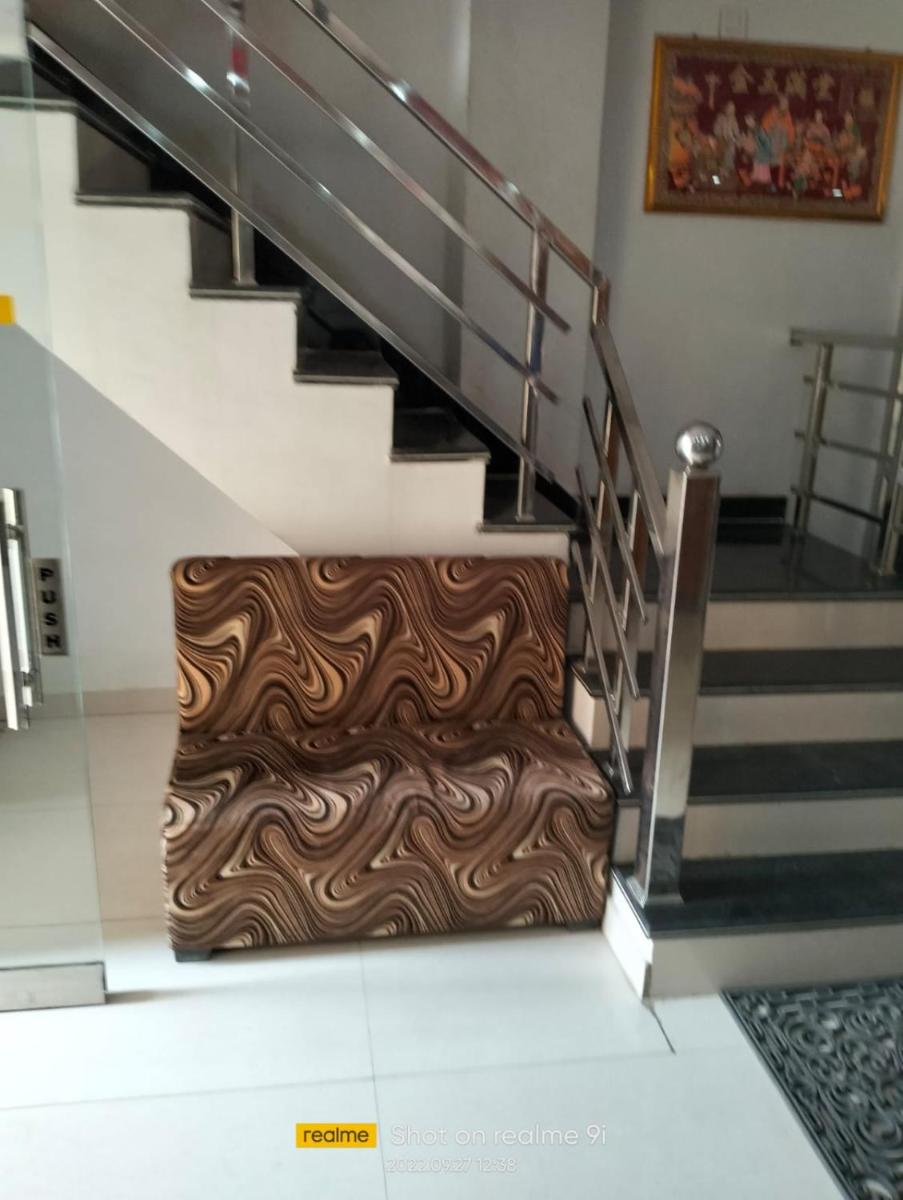 Hotel City Palace By WB Inn - Housity