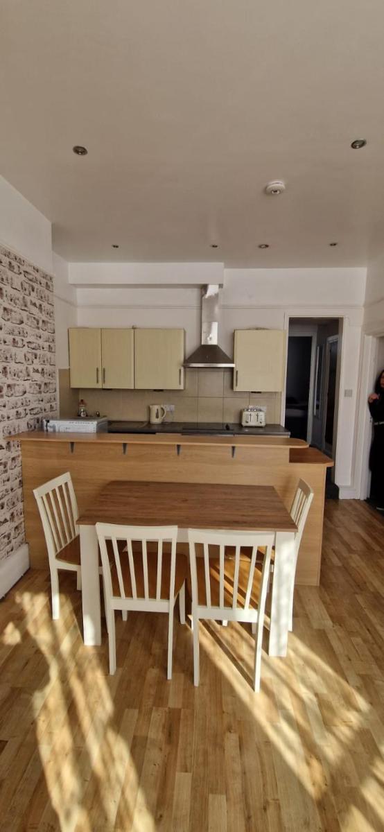 74 Alma Road Free Parking - Housity