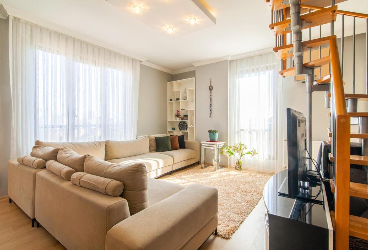 Central Flat in Atasehir with Terrace and Balcony - Housity