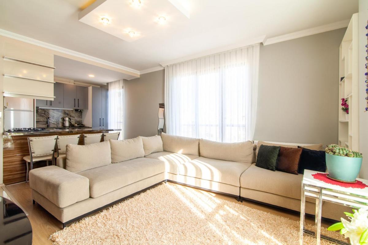 Central Flat in Atasehir with Terrace and Balcony - Housity