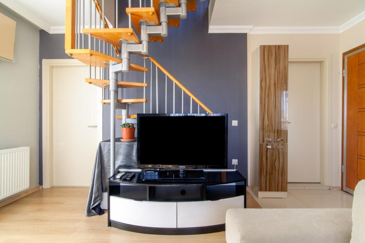Central Flat in Atasehir with Terrace and Balcony - Housity