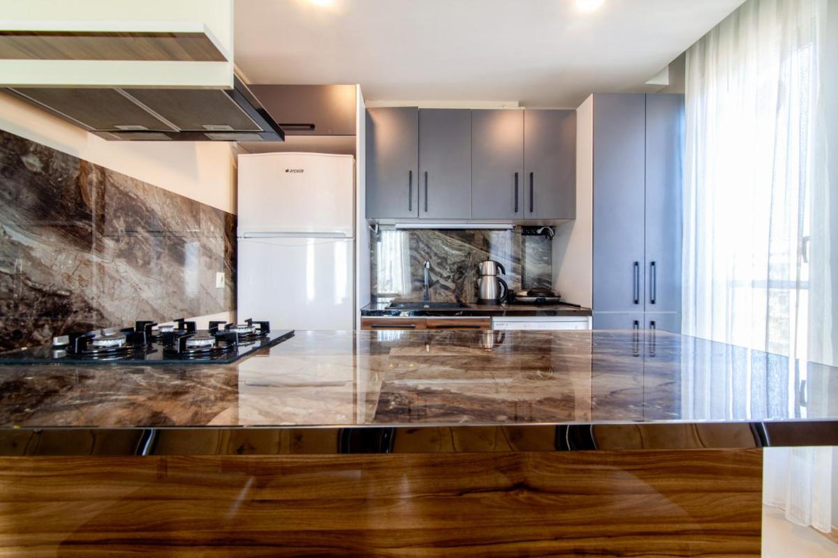Central Flat in Atasehir with Terrace and Balcony - Housity