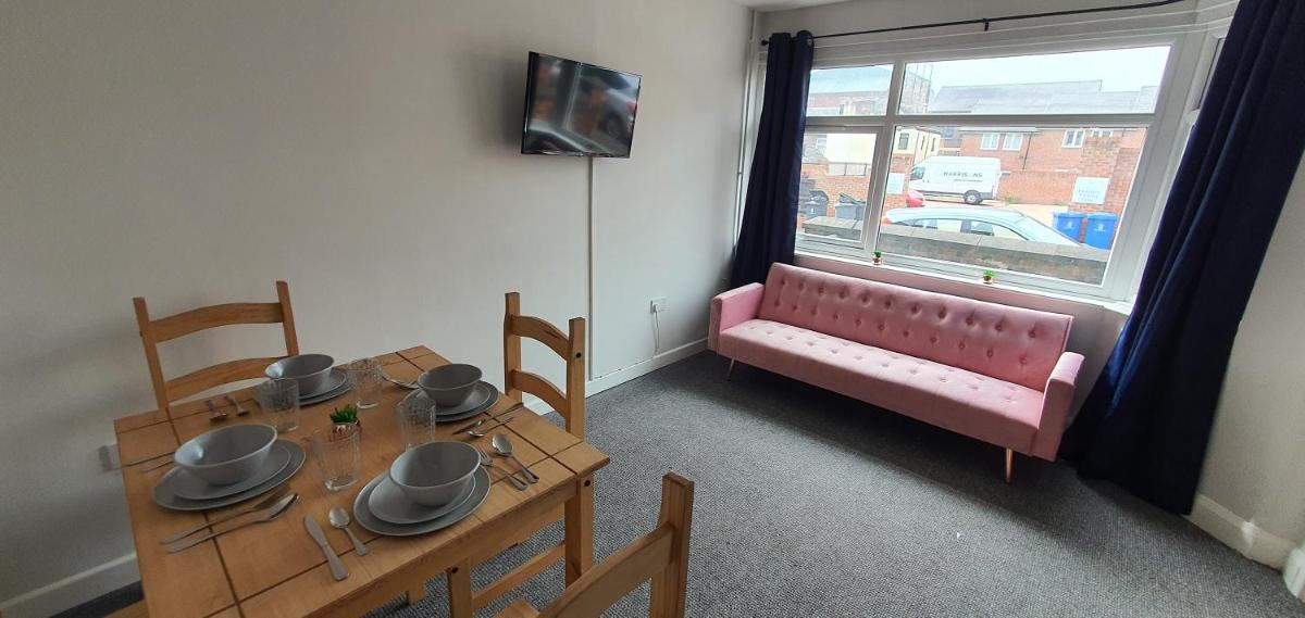 Stoke City House - Housity