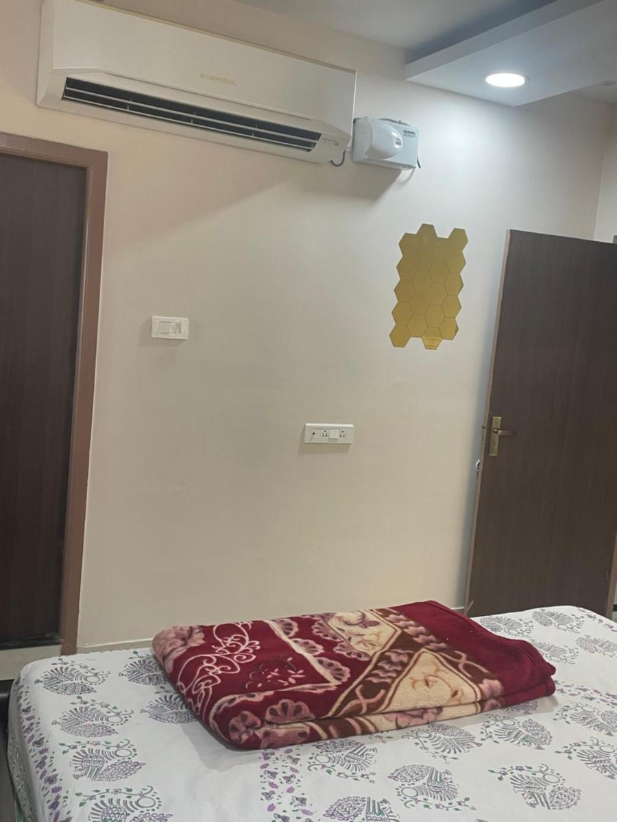 Luxury 3BHk service appartment - Housity