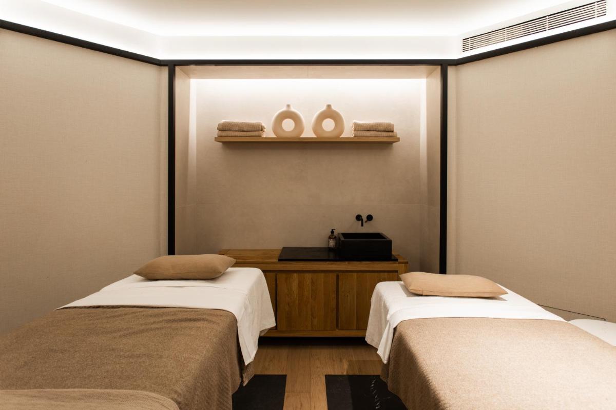 Cama o camas de una habitación en BLESS Hotel Madrid - The Leading Hotels of the World