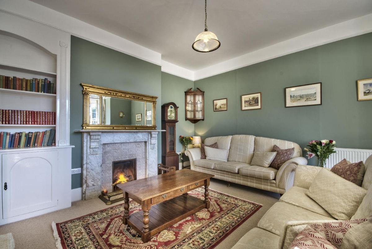 Harkstead Hall By Group Retreats - Housity