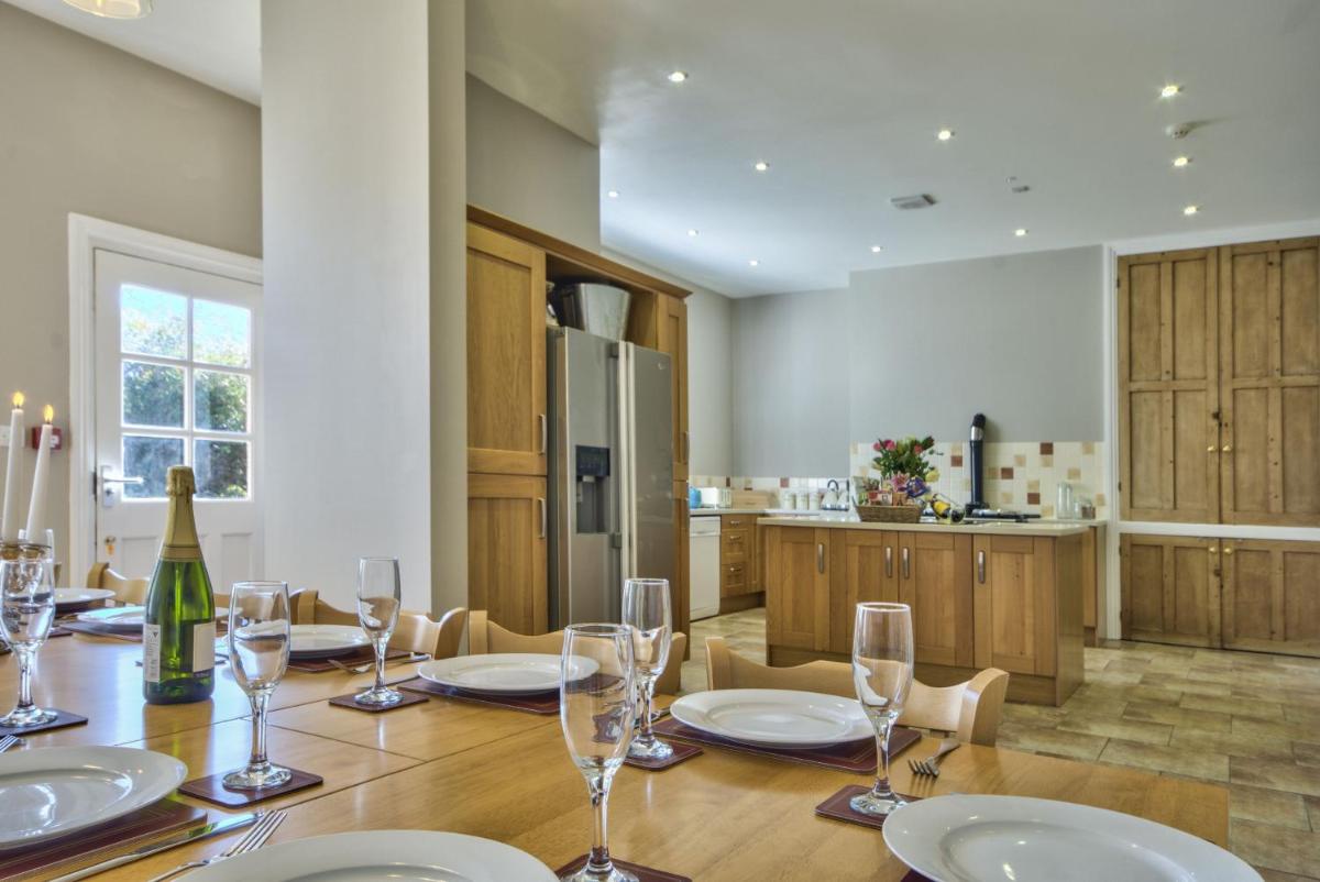 Harkstead Hall By Group Retreats - Housity