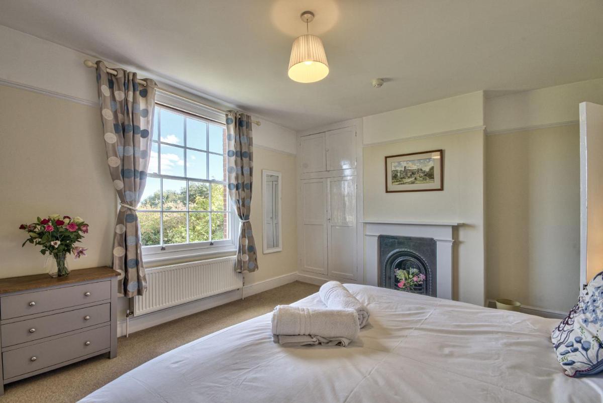 Harkstead Hall By Group Retreats - Housity