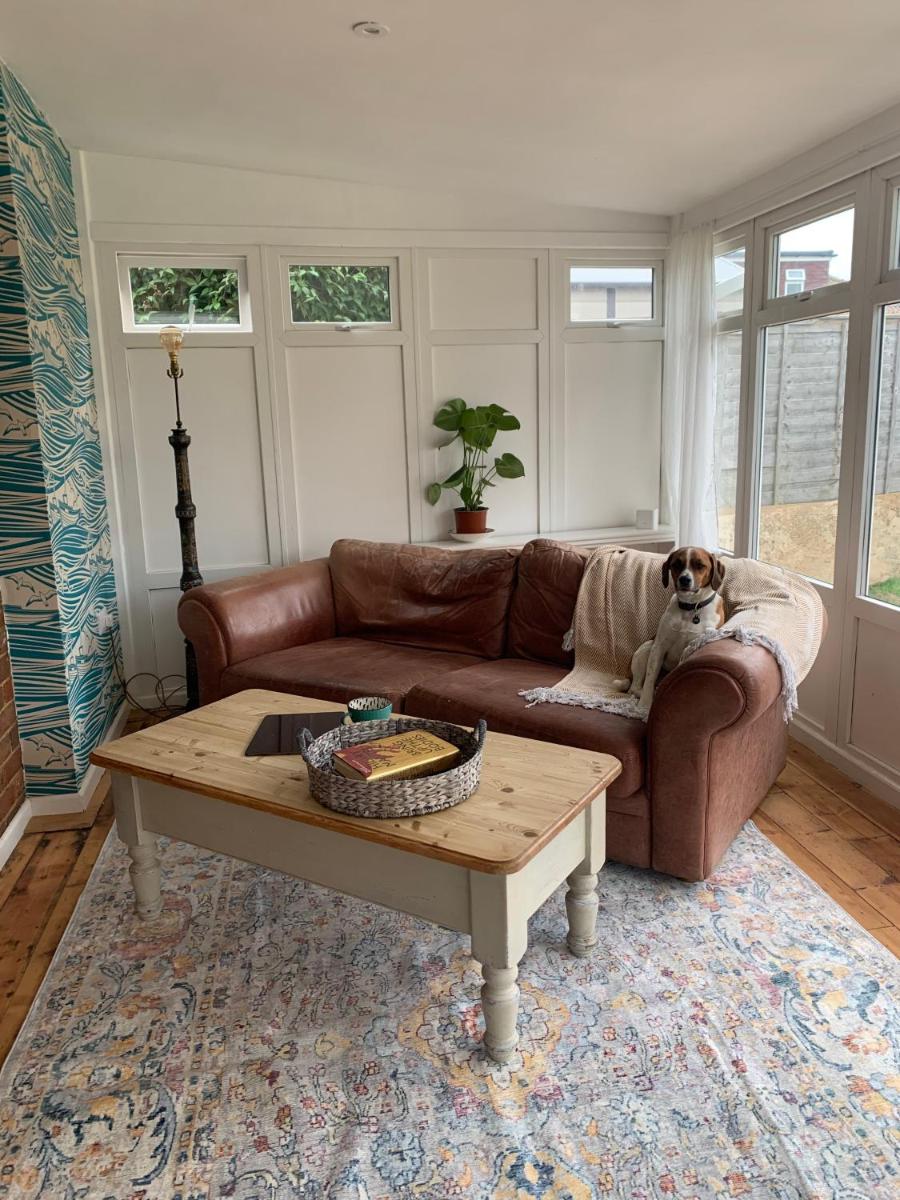 Seaside 1 Bed Studio Conversion - Housity