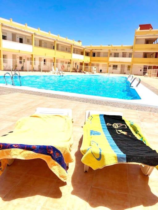 Sunset House et piscine - Housity