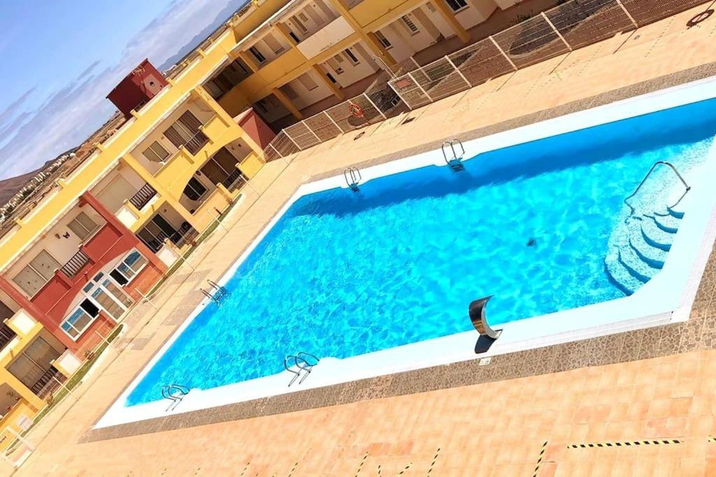 Sunset House et piscine - Housity