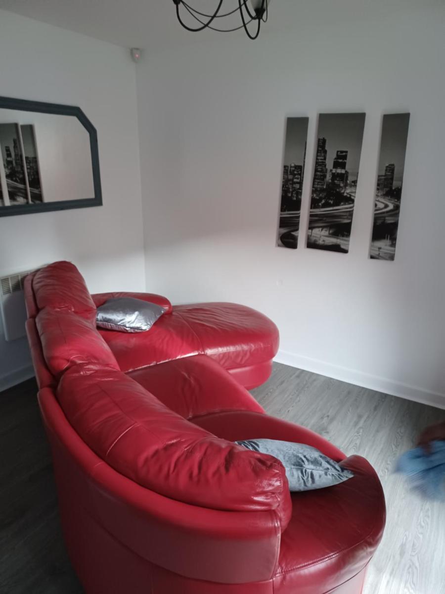 Remarkable 2-Bed Apartment in Wolverhampton - Housity