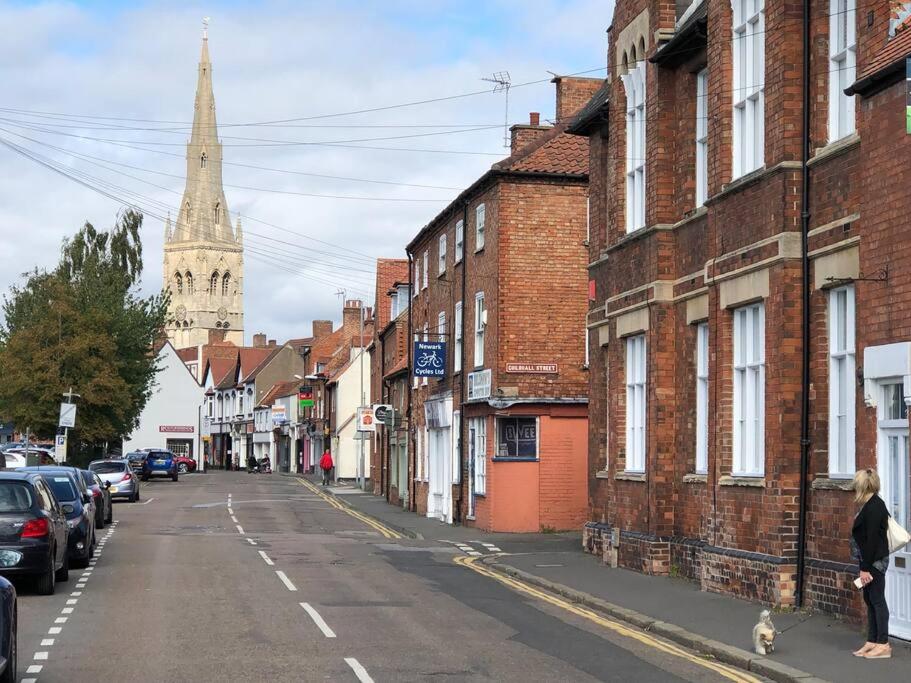 Central Newark Apartment 1 St Mary’s Rooms - Housity