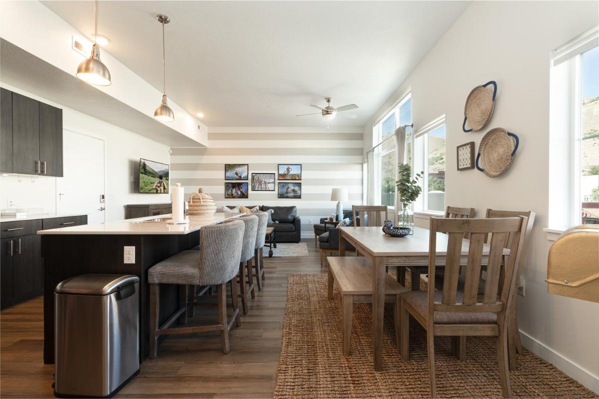Apartments Close to Downtown, Conventions, Airport, Mountains, Shopping - Housity