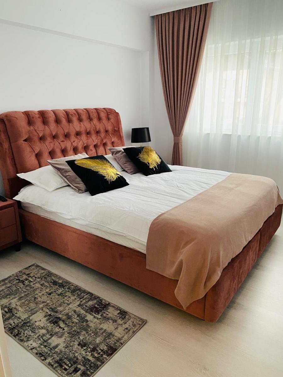 Luxury Queen - Housity