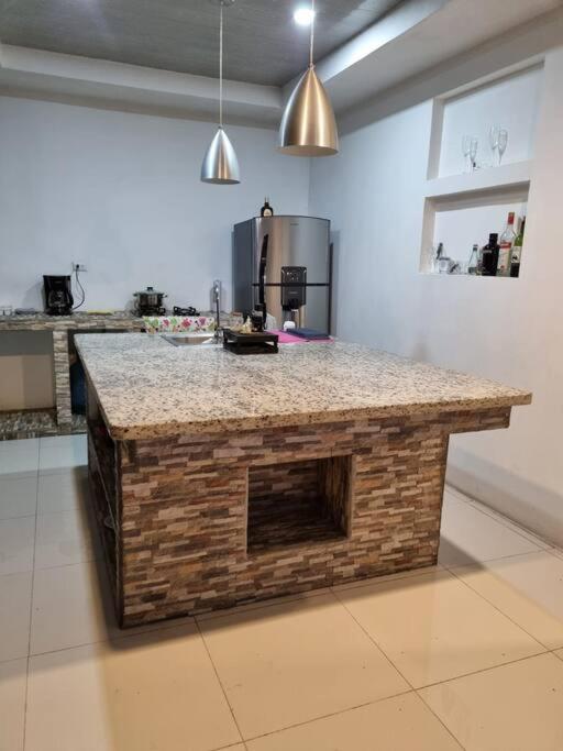 Pura vida apartament 5 min near aiport NO PARKING SITE - Housity