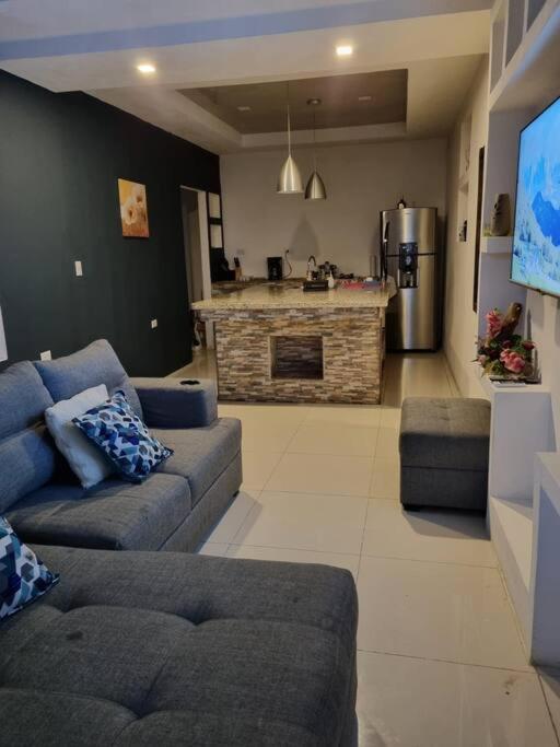 Pura vida apartament 5 min near aiport NO PARKING SITE - Housity
