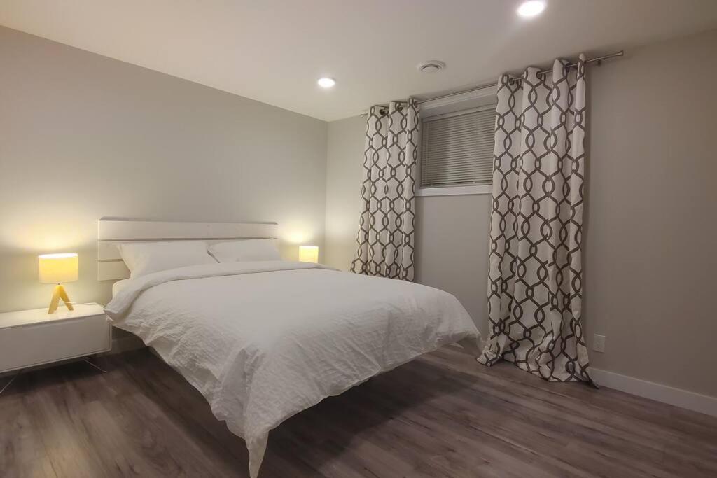 Beautiful 2 bedroom + office basement suite - Hizvo