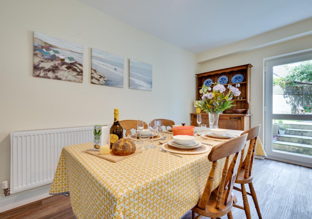 Oaktree Cottage - Housity