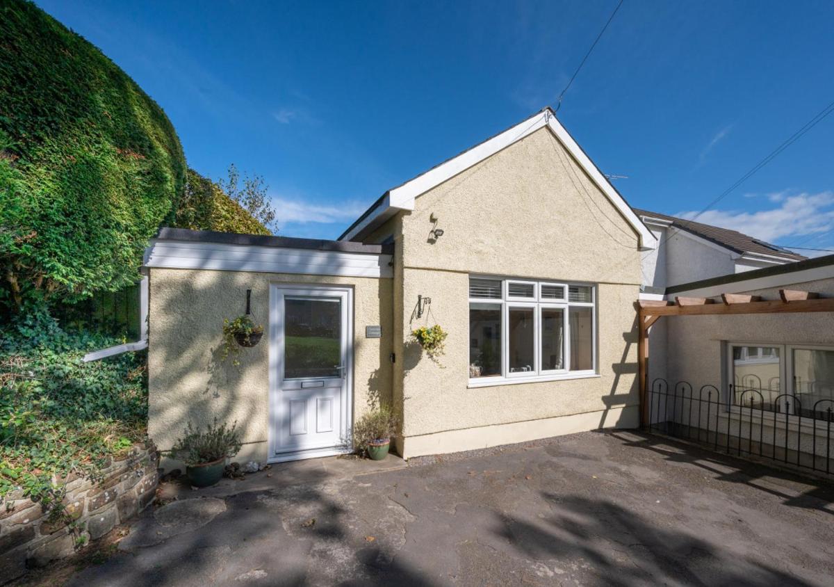 Oaktree Cottage - Housity