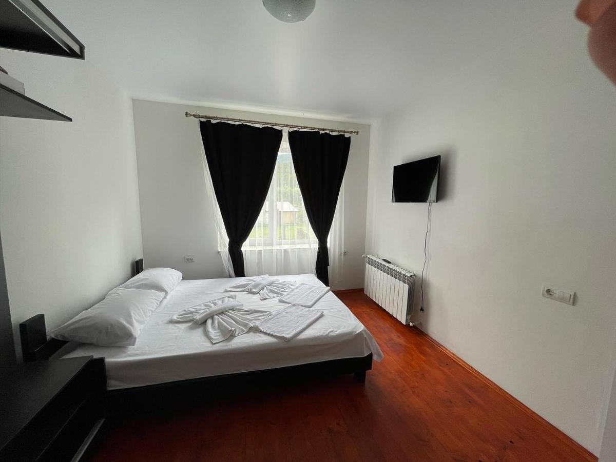Velyka Gora - Housity