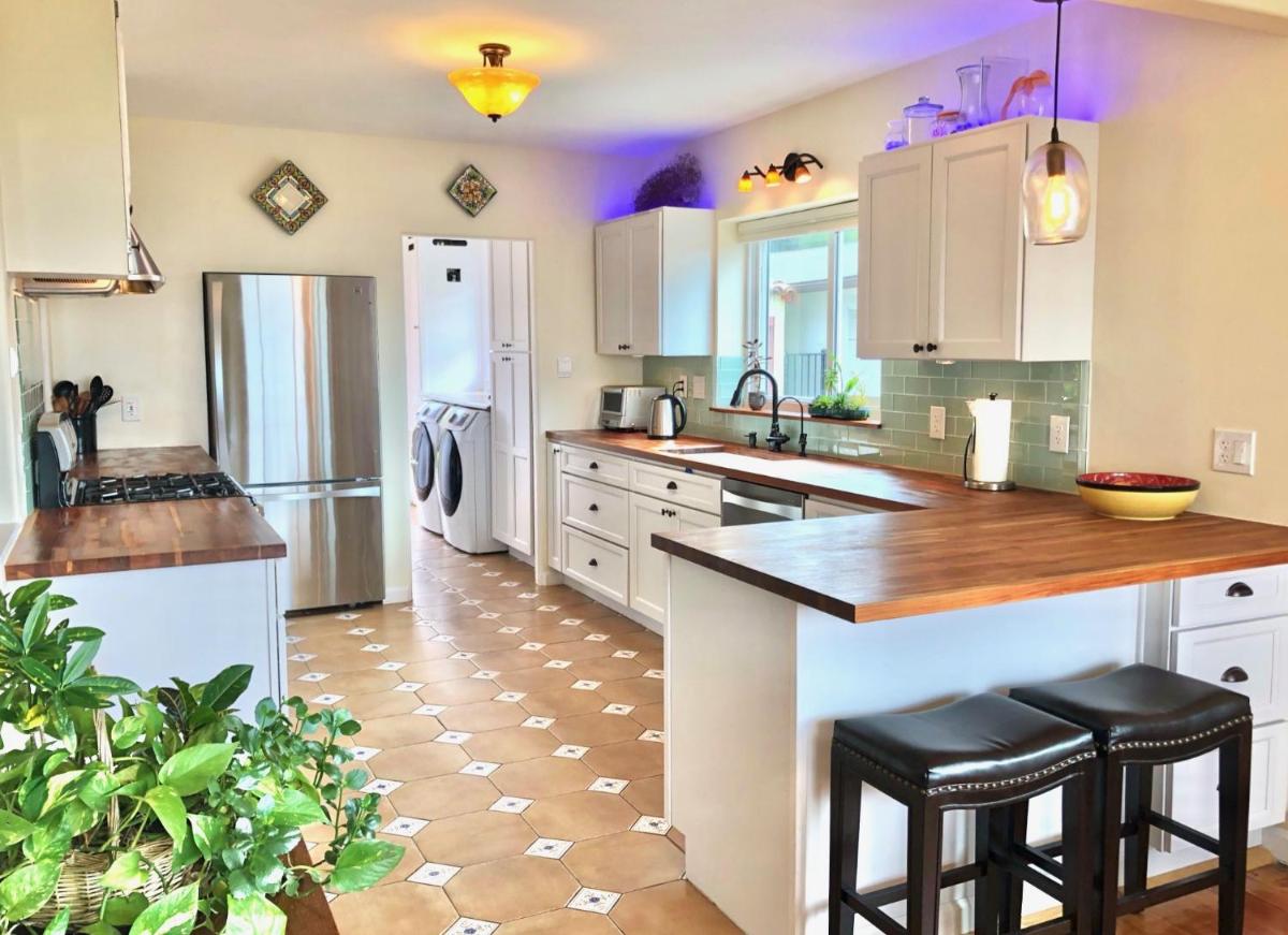 La'Oasis with views, 2000 sqft house, large yard - Housity