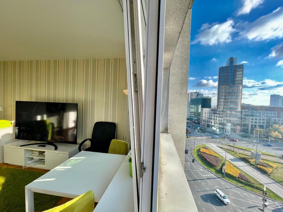 Suitetrails - Super Apartament GREEN Rondo ONZ Metro NOWE Wifi 300 Mb/s AirCondition Netflix Spotify