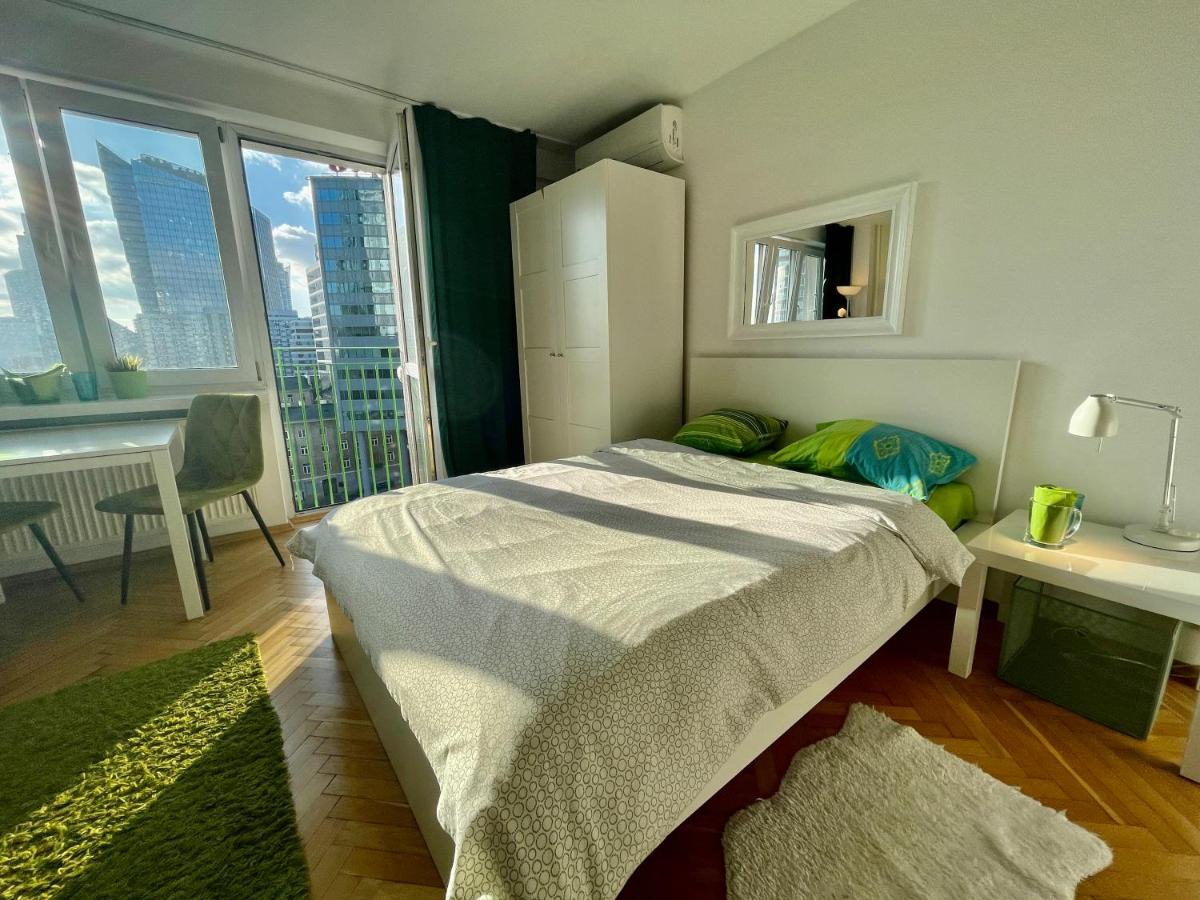 Super Apartament GREEN Rondo ONZ Metro NOWE Wifi 300 Mb/s AirCondition Netflix Spotify - Housity