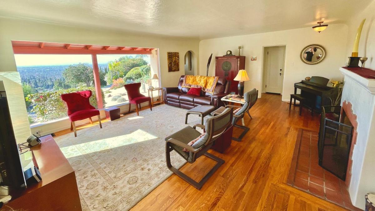 La'Oasis with views, 2000 sqft house, large yard - Housity