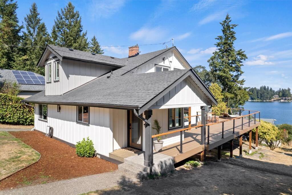 Casa Cielo NEW! Steilacoom Lakefront Retreat - Housity