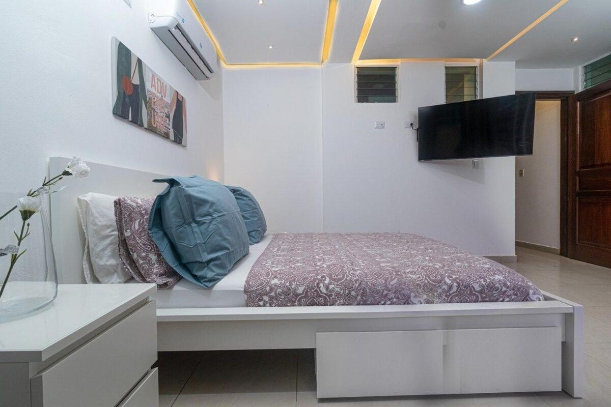 Full apt 1BR plus 1 Sofa Bed Close to zona Colonial - Housity
