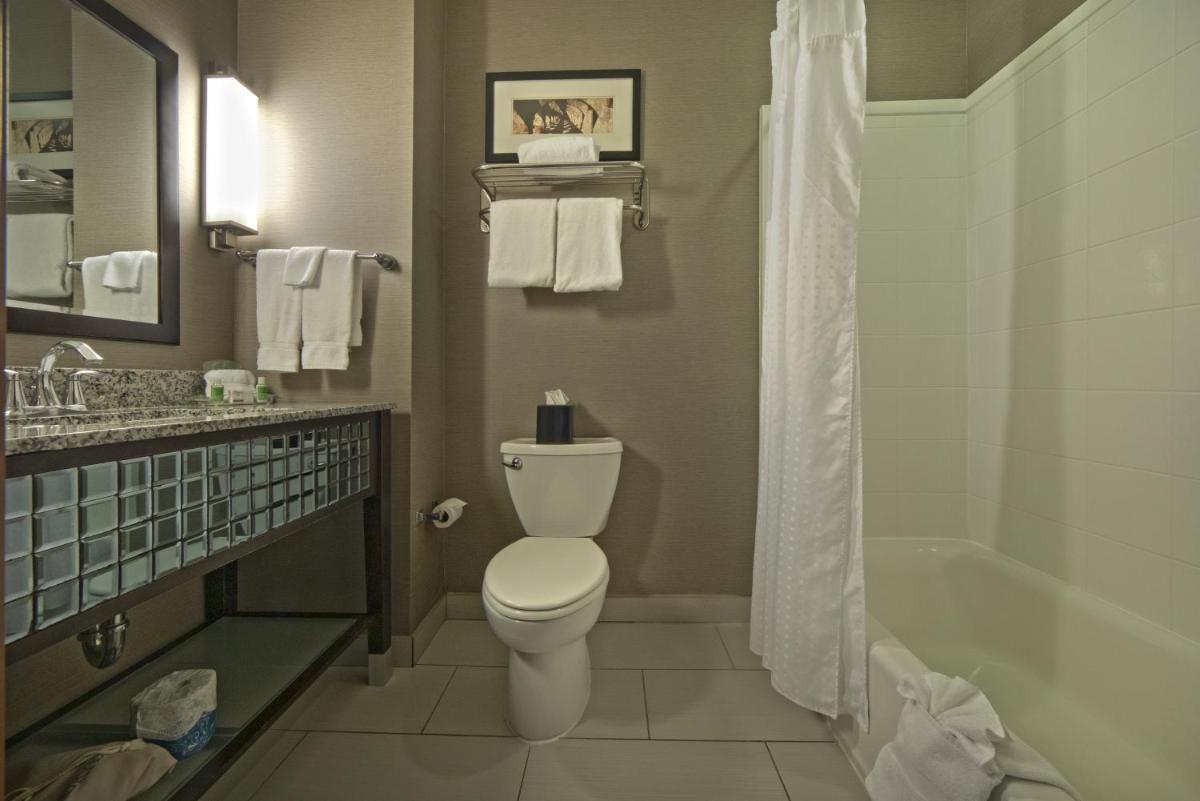 Holiday Inn & Suites San Antonio Northwest by IHG - Housity