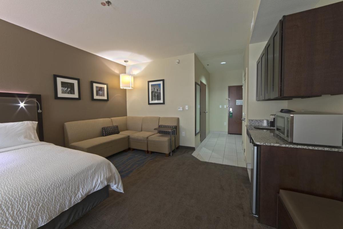 Holiday Inn & Suites San Antonio Northwest by IHG - Housity