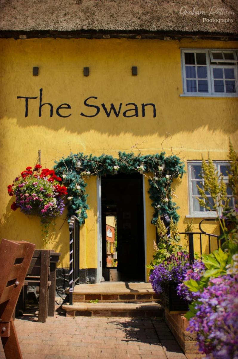The Swan monks eleigh - Housity