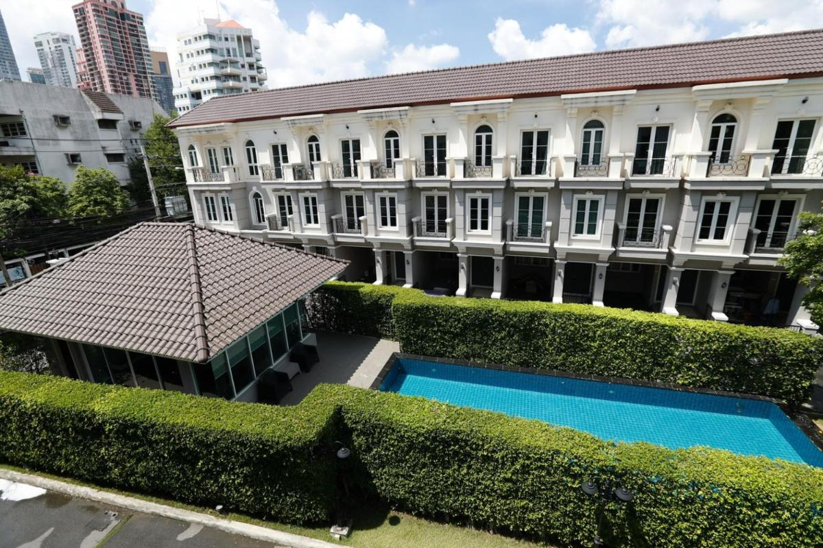 Simply luxury entire house with lap pool, 3 bedrooms, full kitchen, all furnished, Sukhumvit 16 Asoke near Terminal 21 BTS - Housity