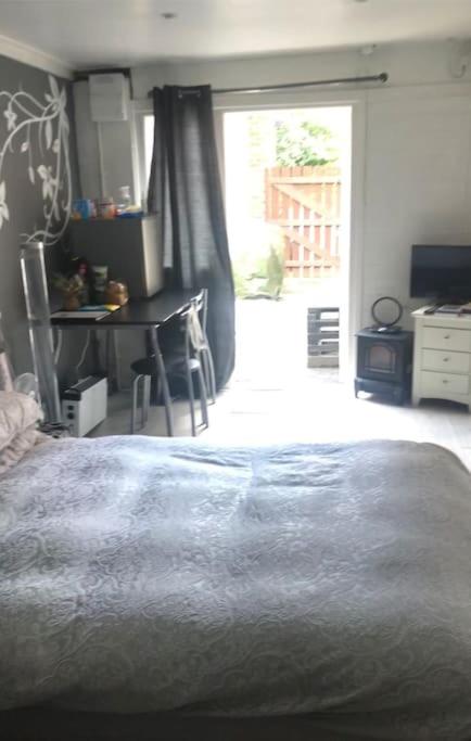 Mac studio : private room, en-suite & own access - Housity