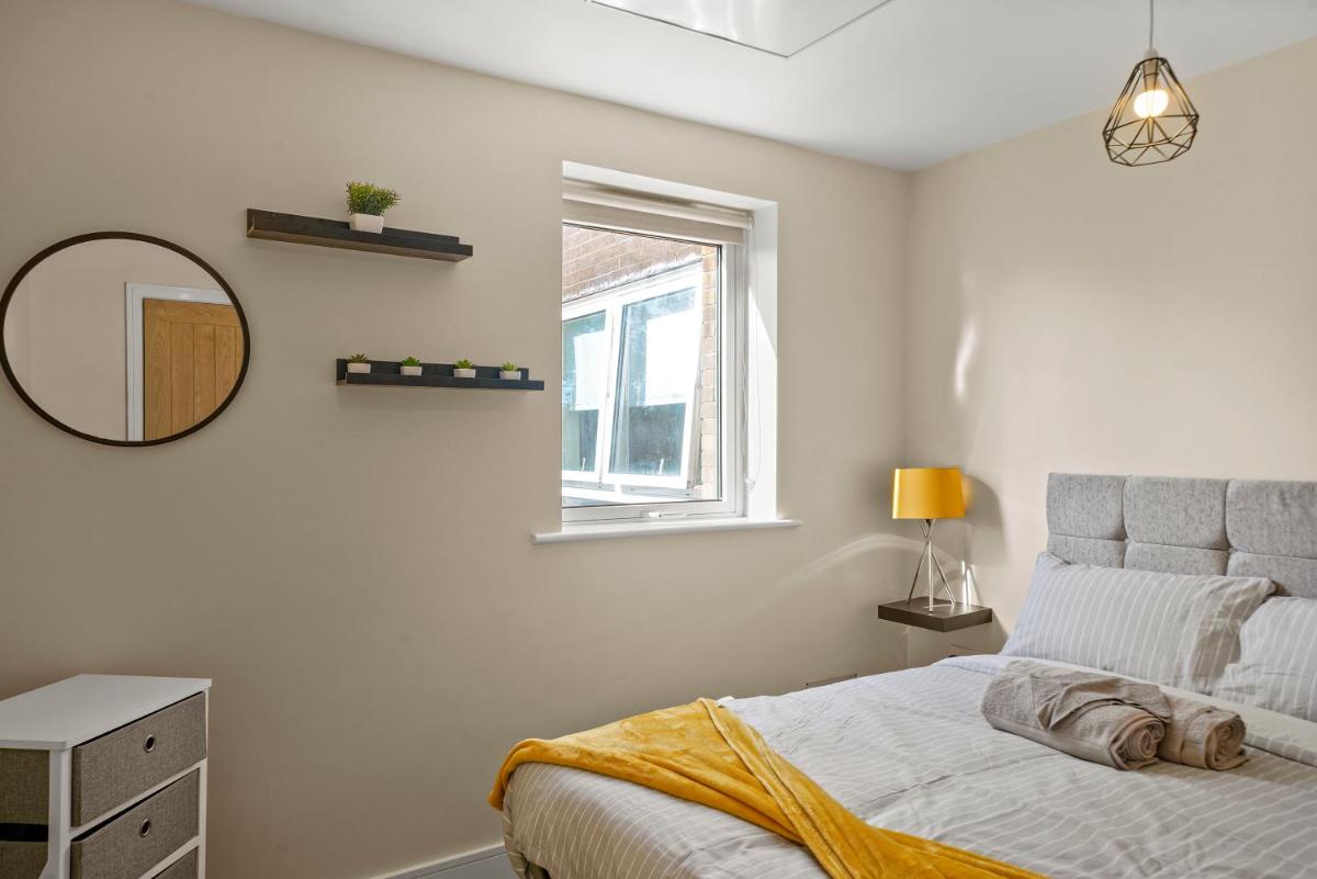Modern 1 bedroom Catterick Flat w Free Parking - Housity