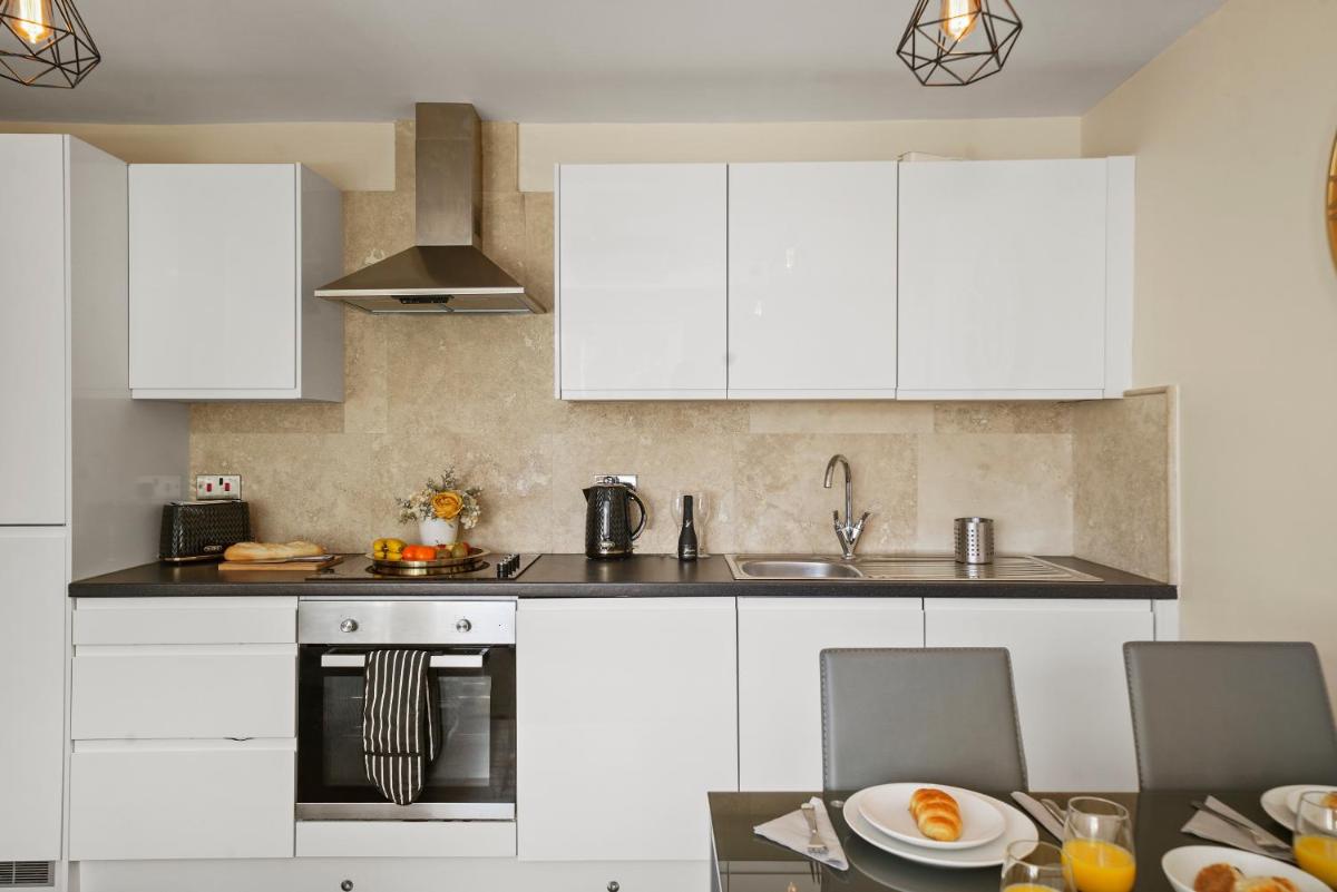 Modern 1 bedroom Catterick Flat w Free Parking - Housity