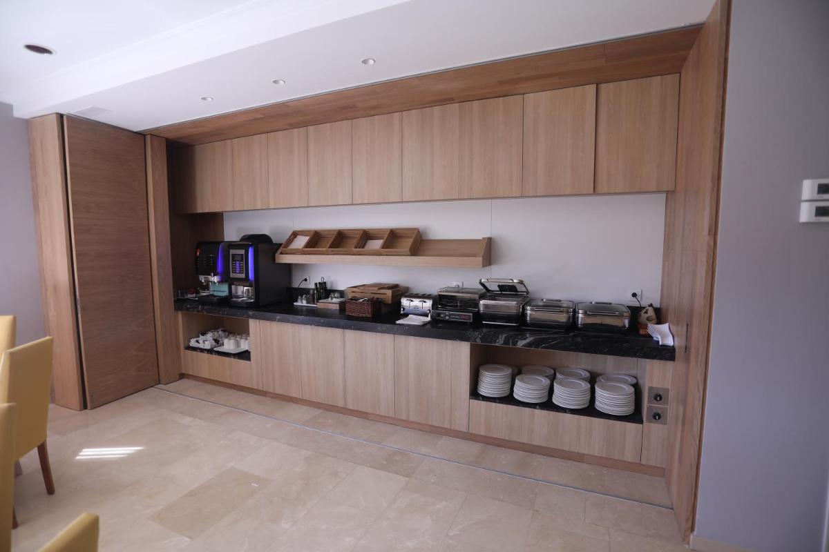Una cocina o zona de cocina en Hotel Spa Atlántico San Vicente do Mar