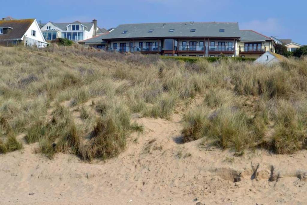 White Lodge - Coast Hideaways - Housity