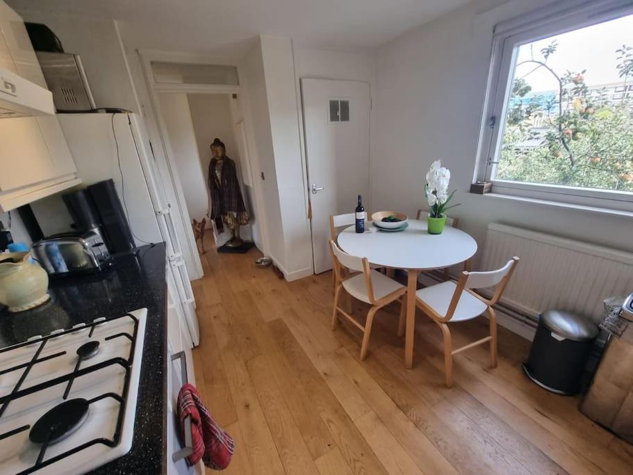 Lovely 1 Bed Flat, 5 mins from Portobello Market - Housity