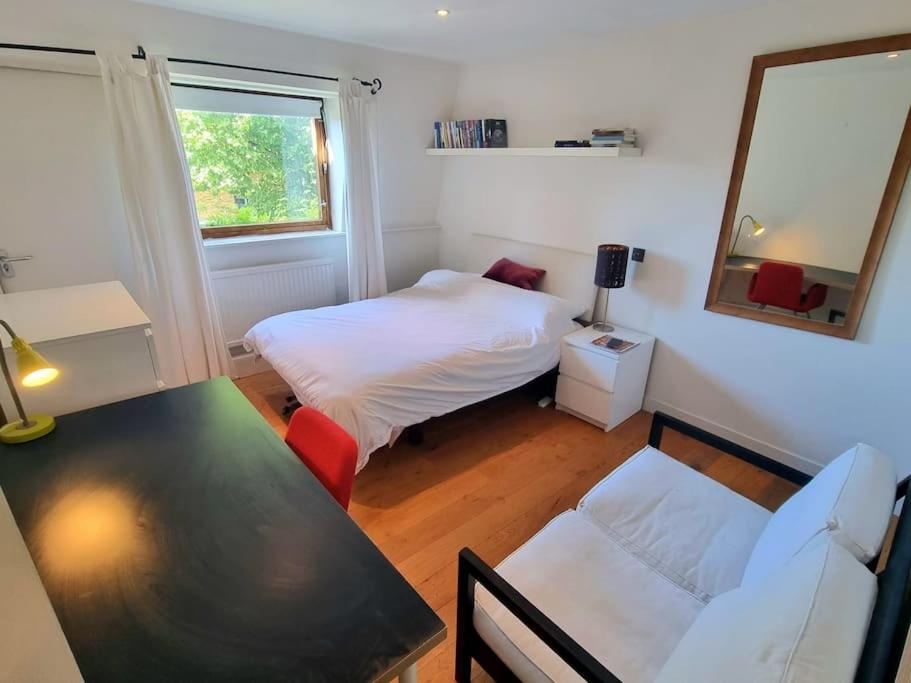 Lovely 1 Bed Flat, 5 mins from Portobello Market - Housity