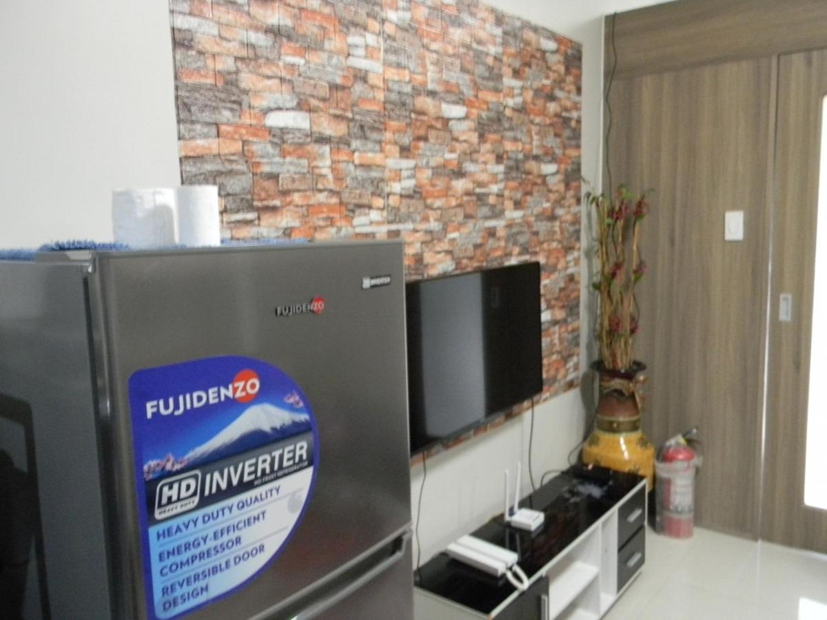 Staycation Condo at MOA with Jacuzzi amenities 327 - Housity