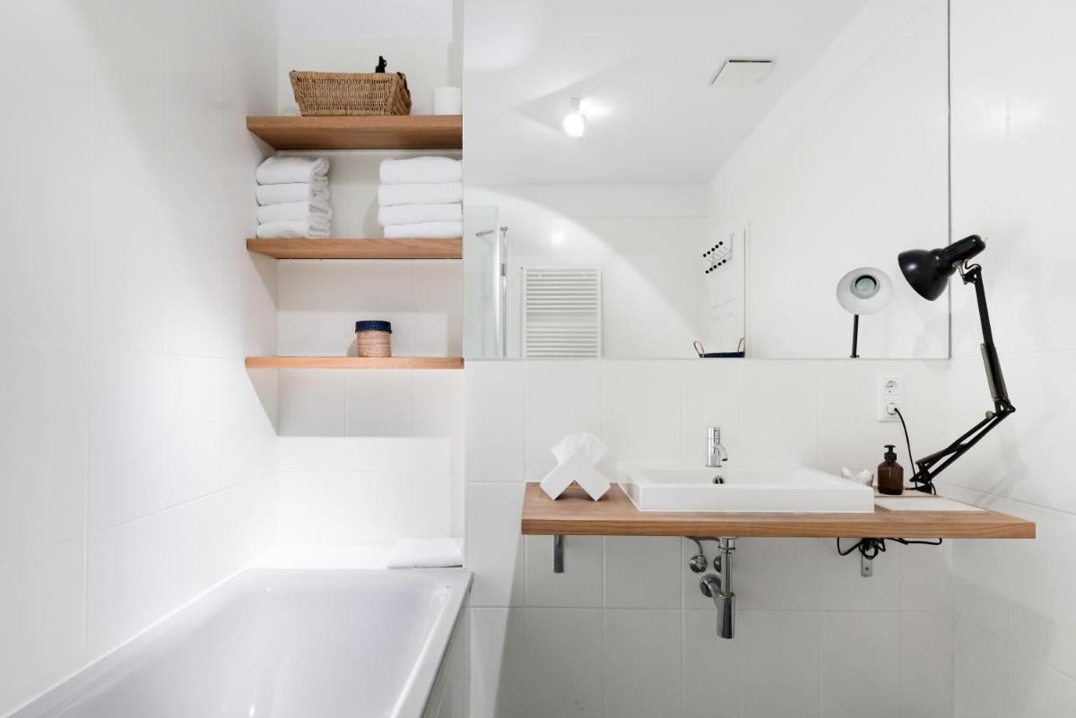 Luxury 2 Bedroom apartment in the heart of Mitte, Berlin - Housity