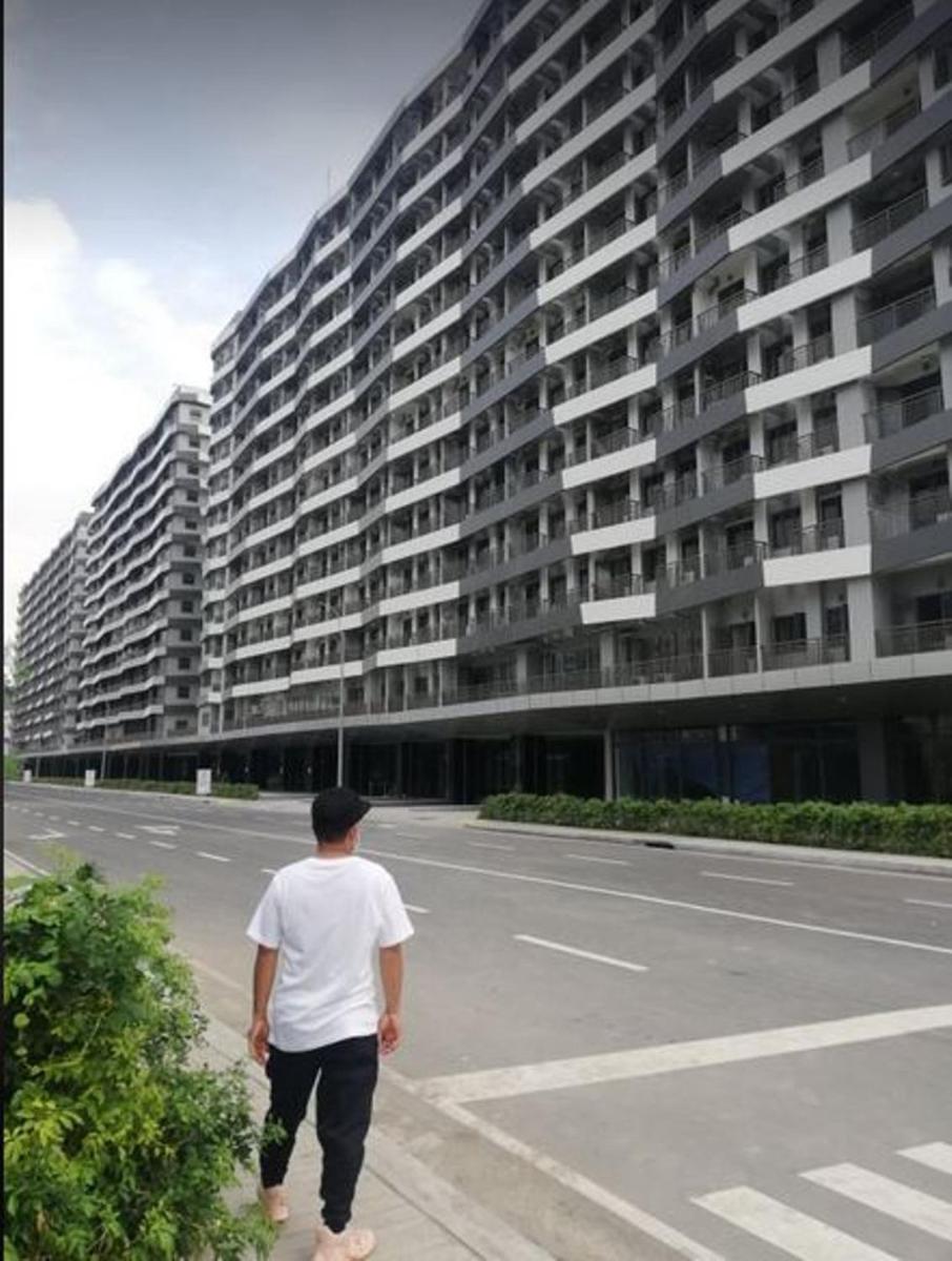 Staycation Condo at MOA with Jacuzzi amenities 327 - Housity